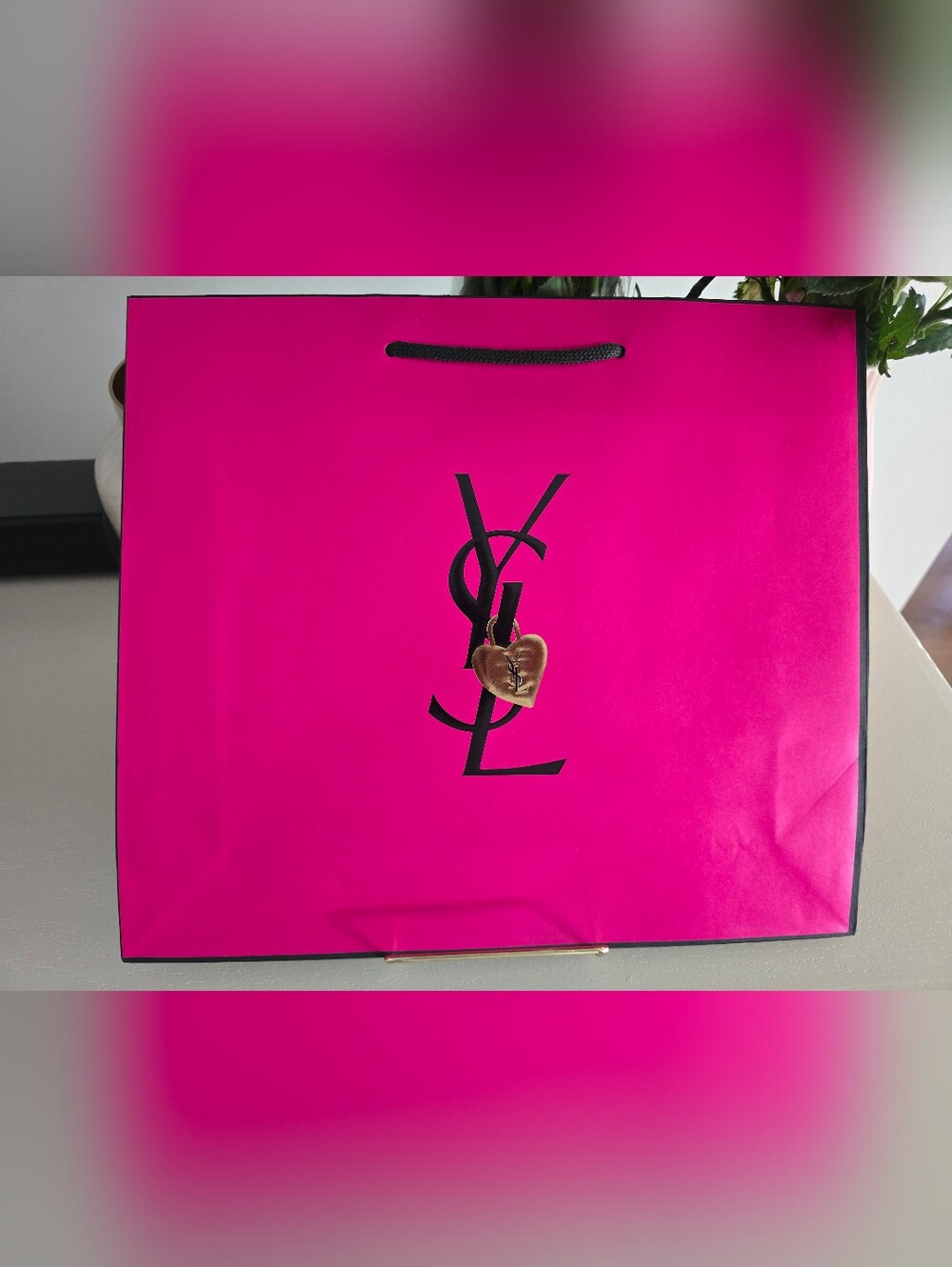 Limited-edition Yves Saint Laurent (YSL) Beauté Fuchsia Pink Gift Bag - Picture 1 of 3